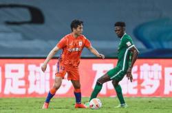 豪门困境，卫冕冠军险胜晋级