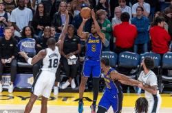 1xBit体育官网入口-湖人主场逆转马刺，完成惊险复仇