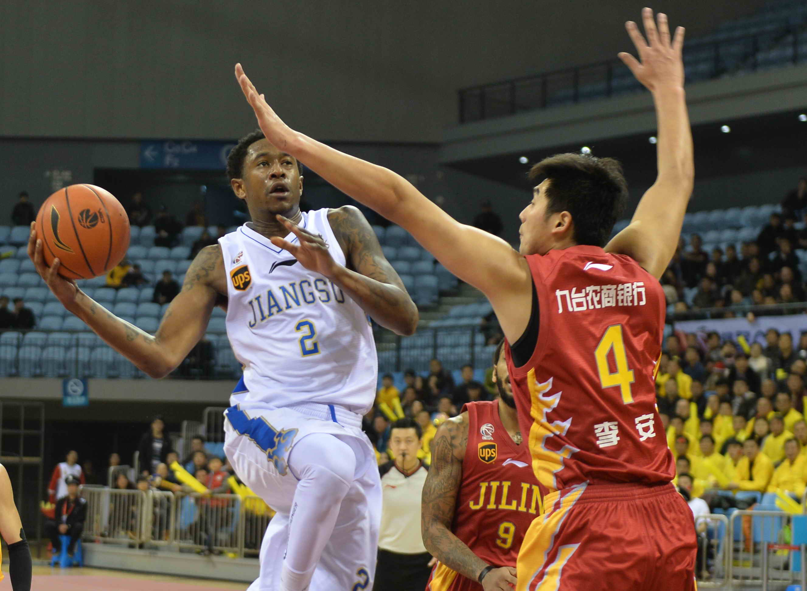 江苏肯帝亚遇挑战，浙江广厦势不可挡