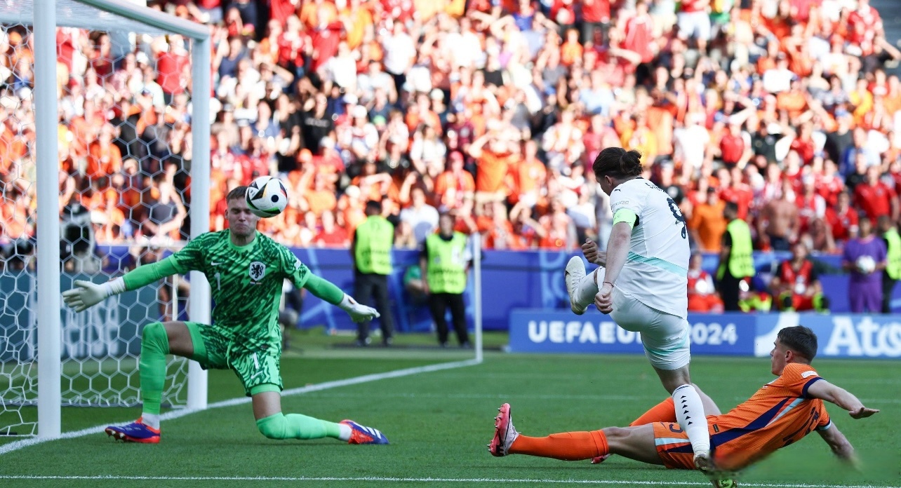 关于法国一球惜败奥地利,小组出线形势受挑战的信息 关于法国一球惜败奥地利,小组出线形势受挑战的信息