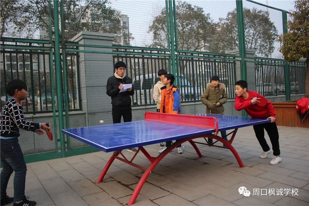 比赛中出现激烈厮杀,两队互有来回 比赛中出现激烈厮杀,两队互有来回