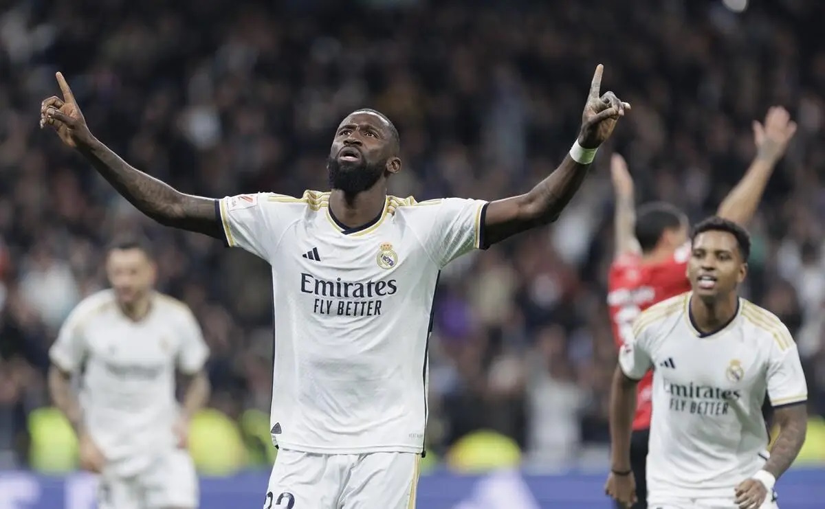 瓦伦西亚大获全胜,欧冠比赛震惊全球 瓦伦西亚大获全胜,欧冠比赛震惊全球