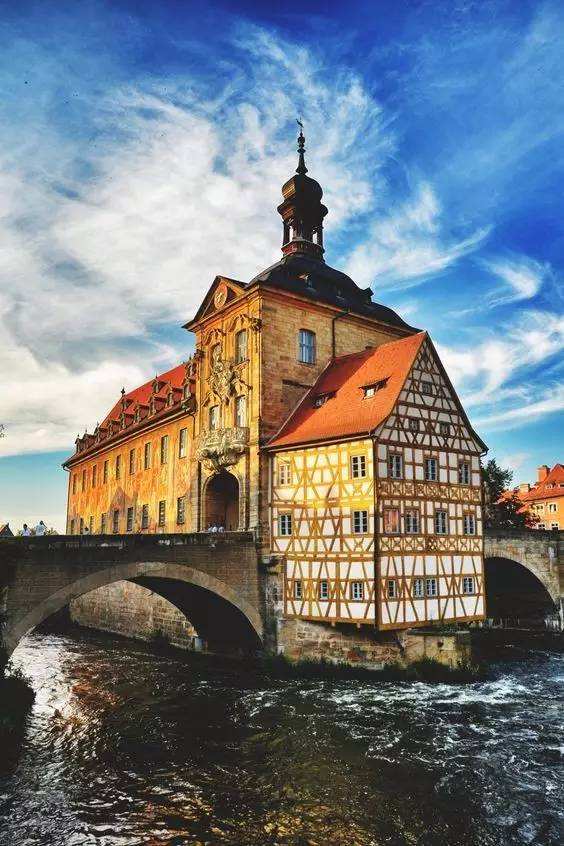 包含瑞典主场-战胜法罗群岛，福斯打入制胜球的词条