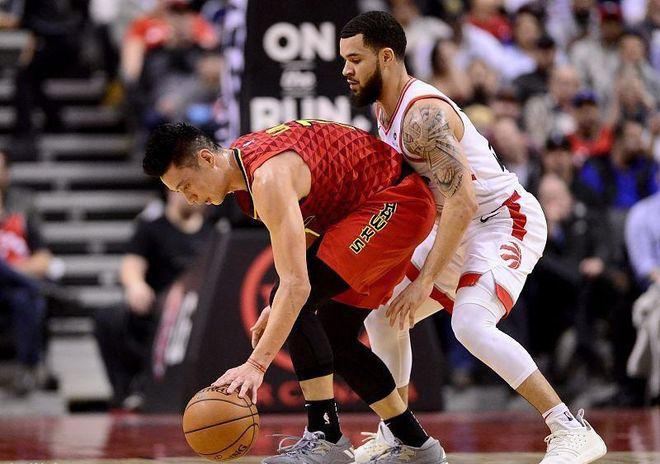 老鹰主将打出高效进攻，领队调整提高队伍士气的简单介绍