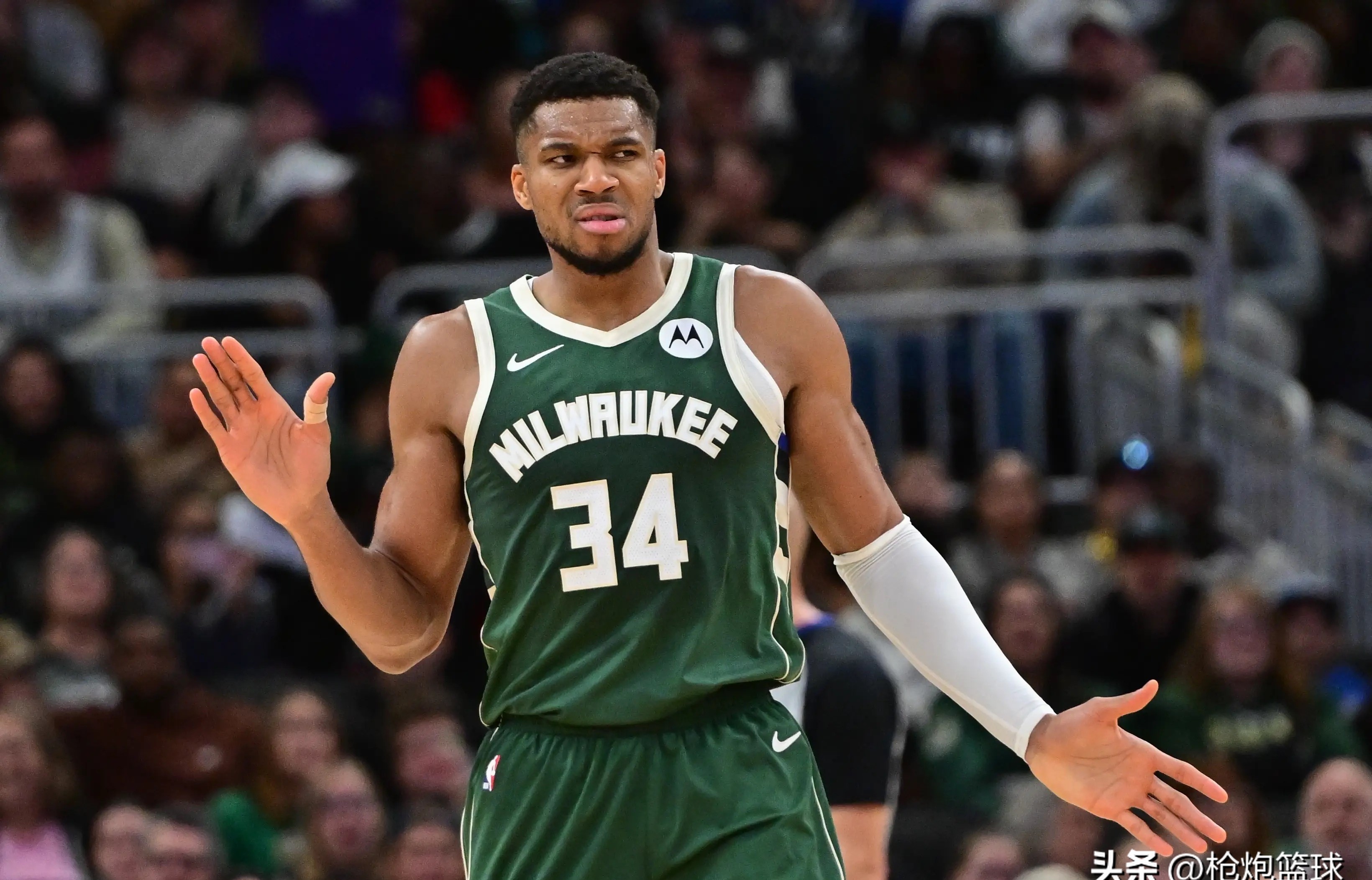 包含雄鹿主场大胜老鹰,字母哥砍下三双的词条 包含雄鹿主场大胜老鹰,字母哥砍下三双的词条