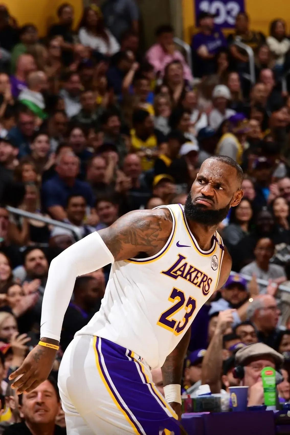 NBA季后赛：勇士不敌湖人，库里气场全开但仍难挽败局的简单介绍