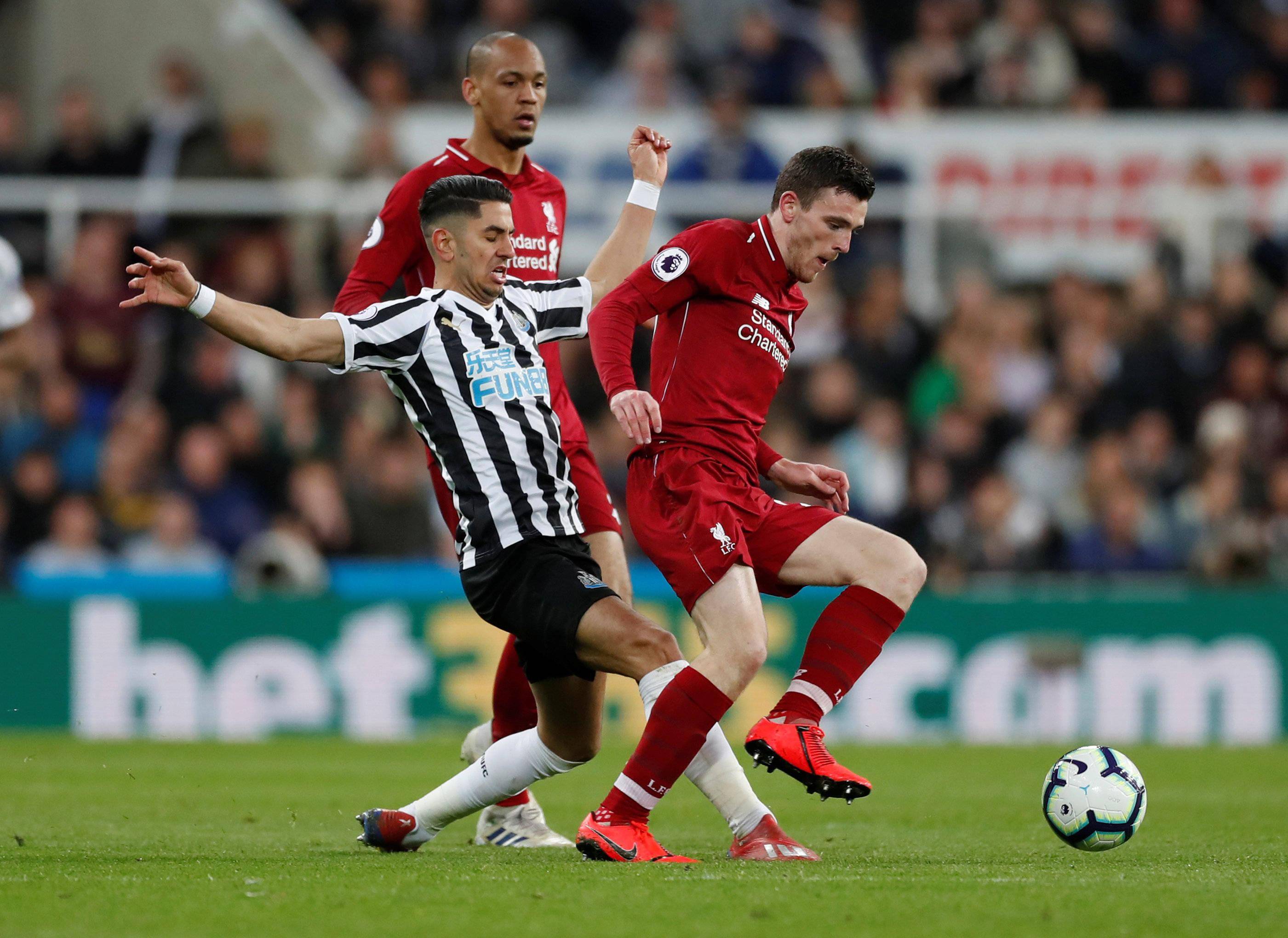 曼联客场大胜切尔西,重返联赛前四 曼联客场大胜切尔西,重返联赛前四