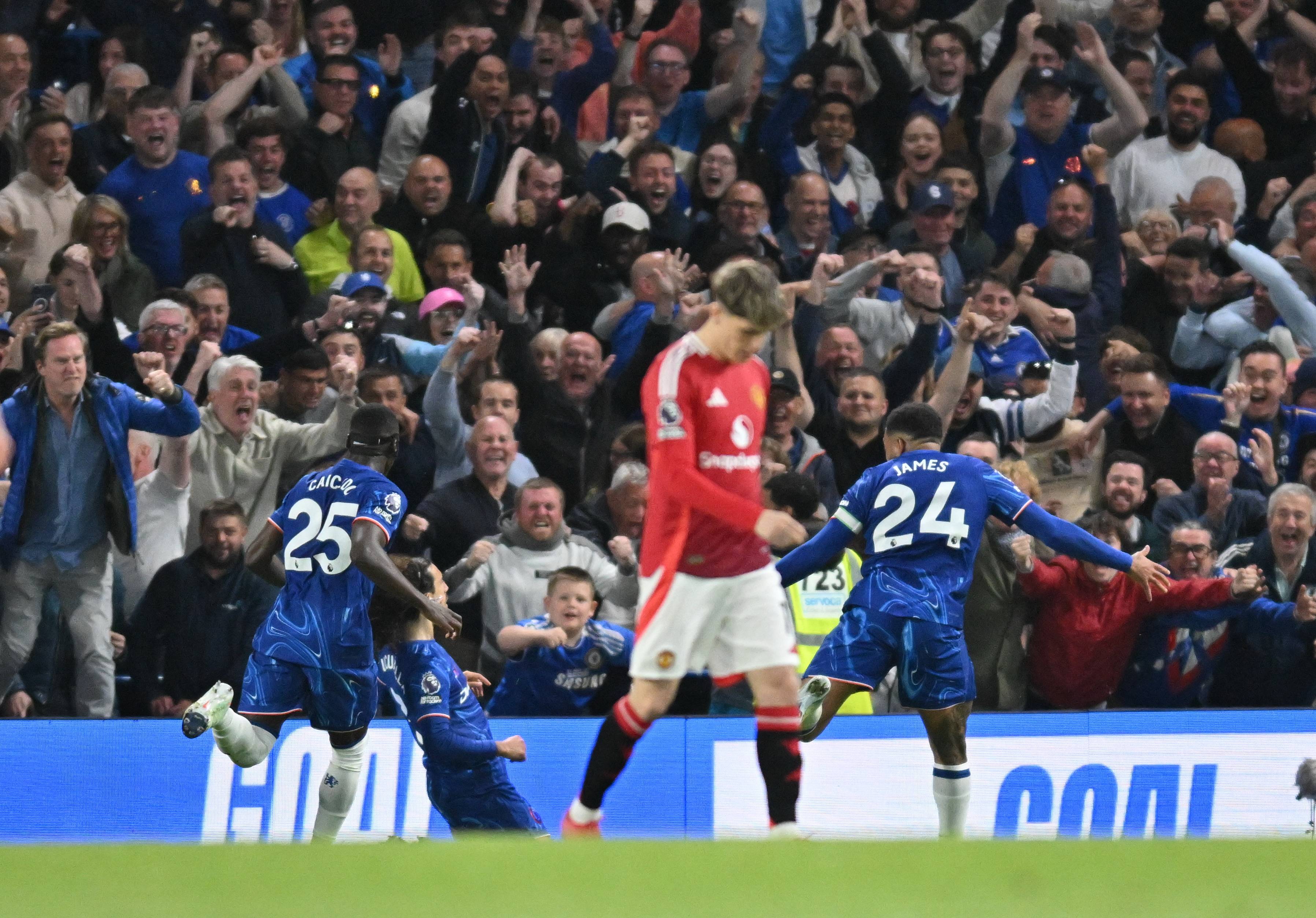 曼联客场大胜切尔西,重返联赛前四 曼联客场大胜切尔西,重返联赛前四