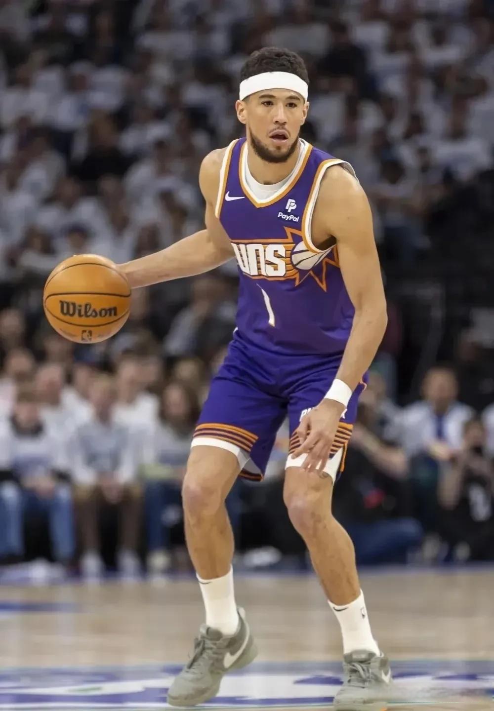 包含太阳击败鹈鹕，布克贡献33分的词条