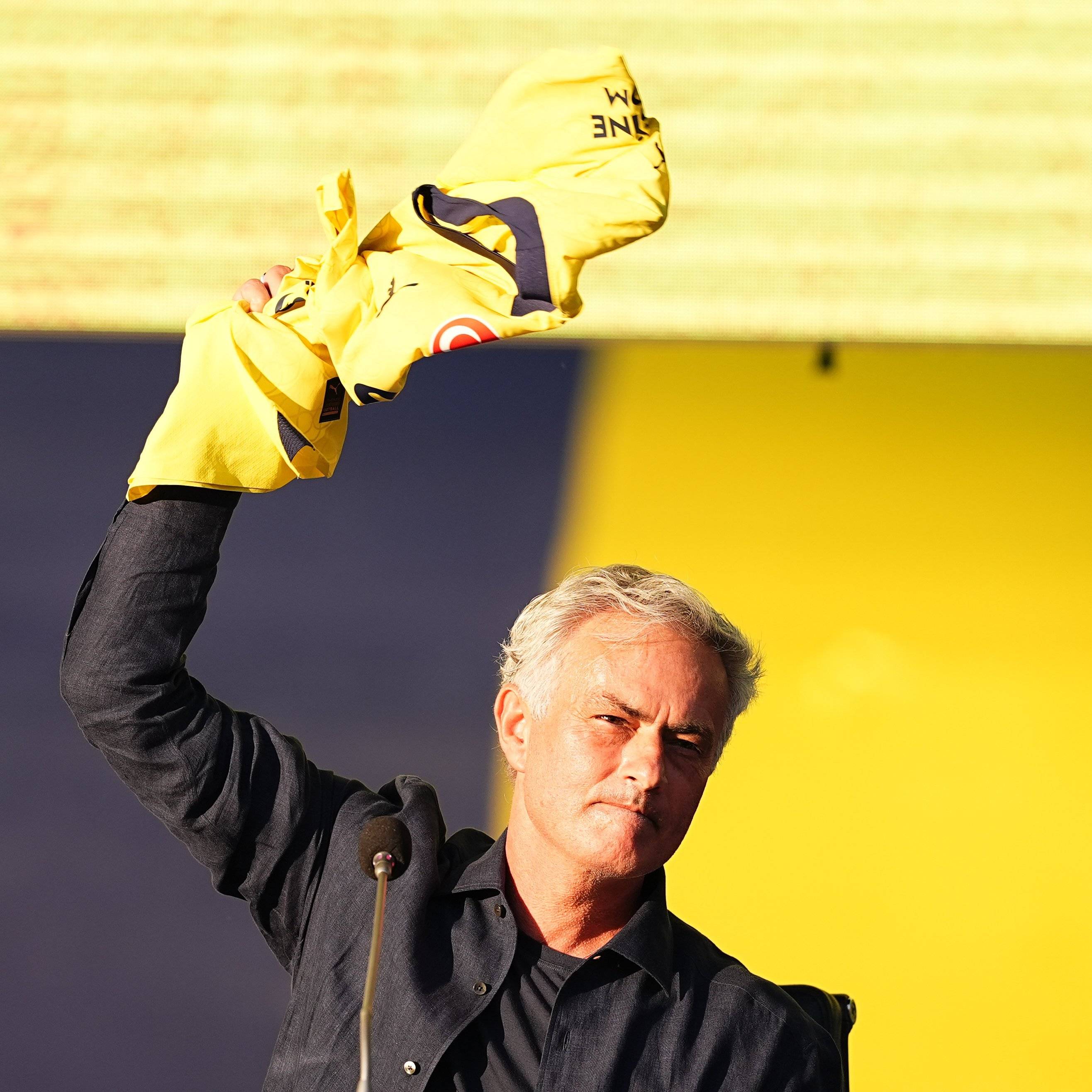 穆里尼奥赛前发表讲话，球队士气大振的简单介绍