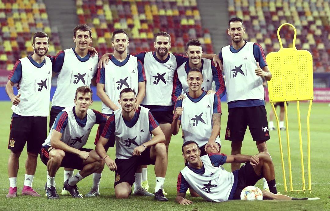 包含塞浦路斯队连胜俄罗斯，成功晋级欧预赛半决赛的词条